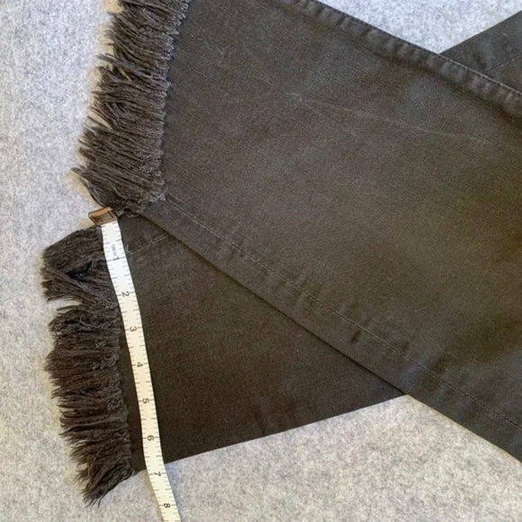 FRAME DENIM Le High Straight Shredded Raw Hem in Noir Size 29 - Picture 8 of 12